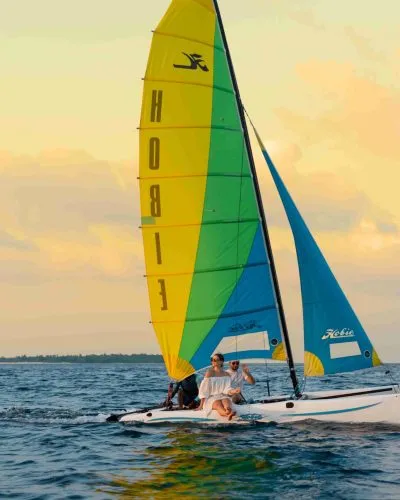 Catamaran sailing at Furaveri