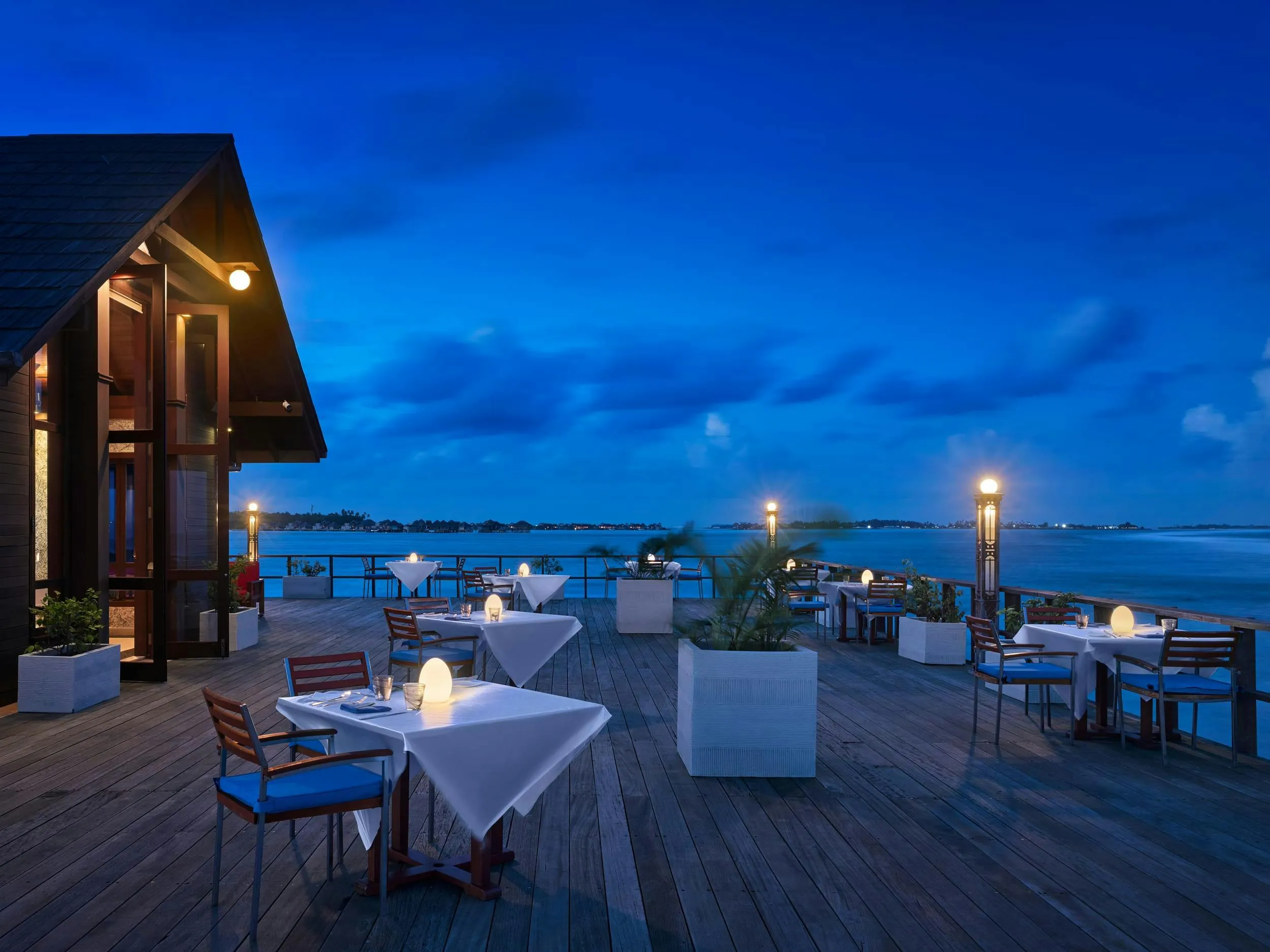 Hook seafood restaurant exterior at Villa Nautica